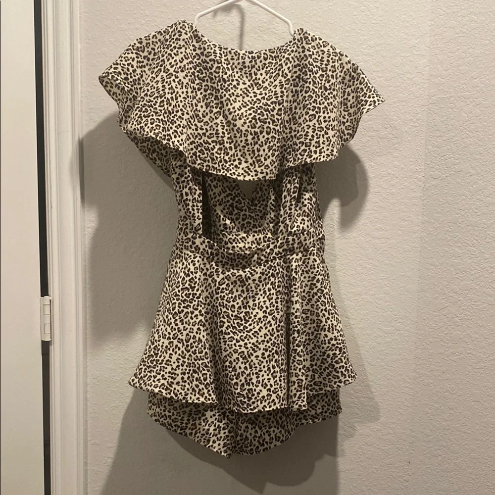 Leopard Print Ruffle Romper - Picture 4 of 6
